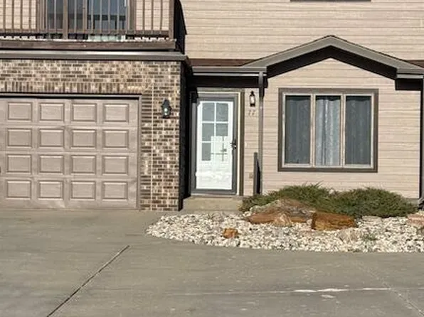 77 Paradise Dr, Watertown, SD 57201