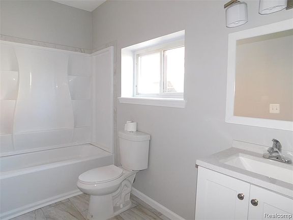 4th image of 119 A Grand Fowlerville Vlg