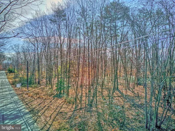 11427 Park Dr, Fairfax, VA 22030