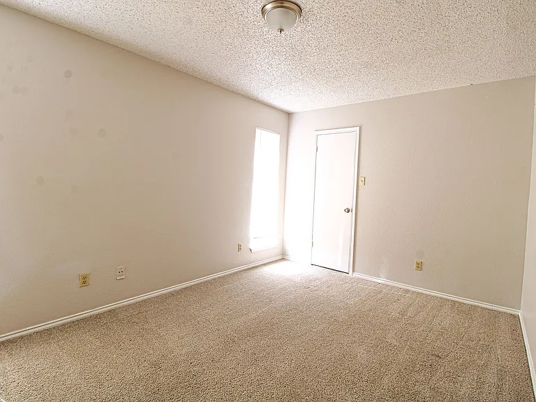 3815 Bremen Ave — Photo 29