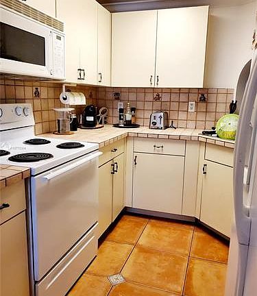 4th image of 10171 SW 154th Cir Ct #104-5