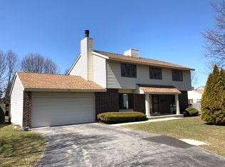 204 N Plum Grove Rd, Roselle, IL 60172