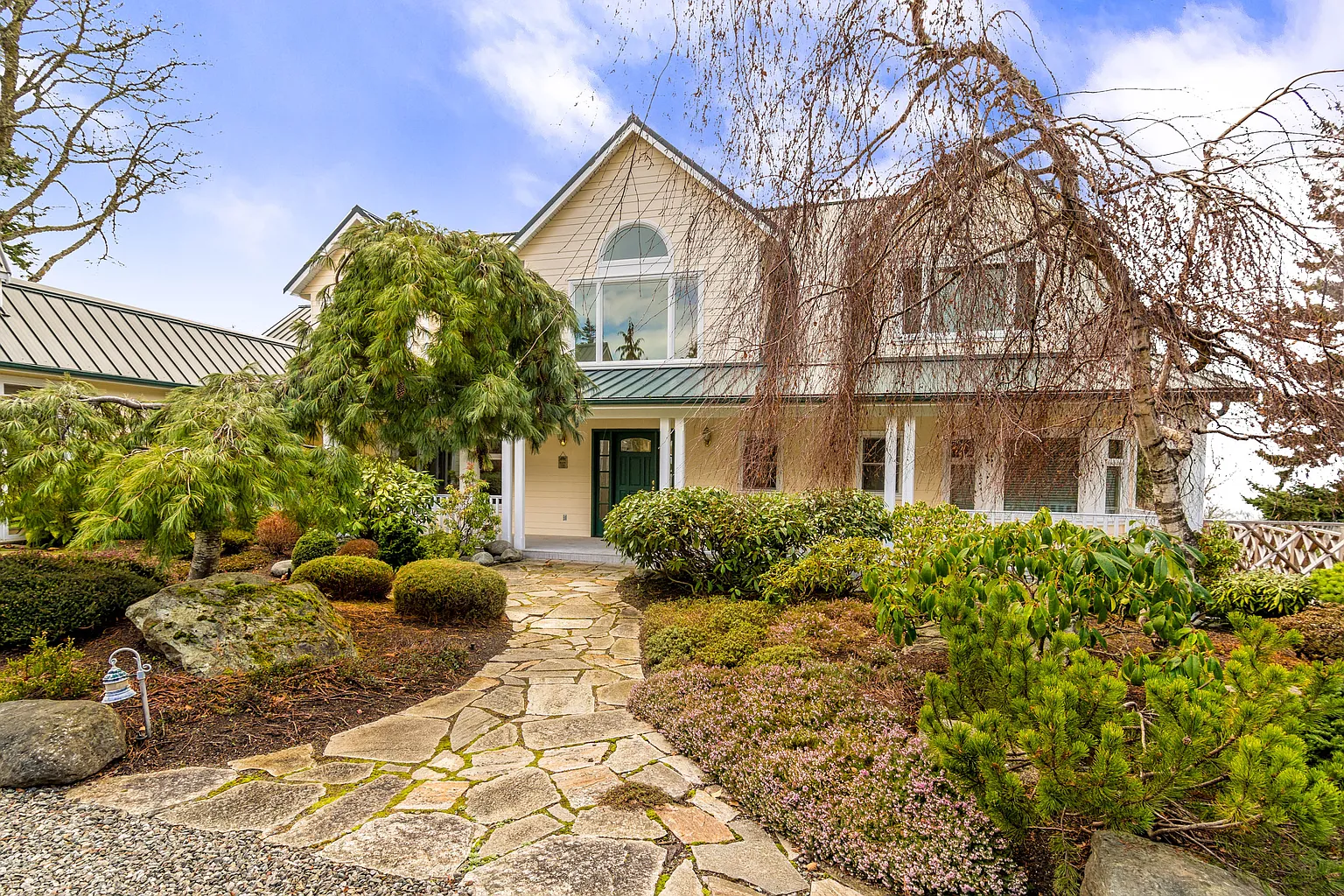 242 Carriage Dr photo 1