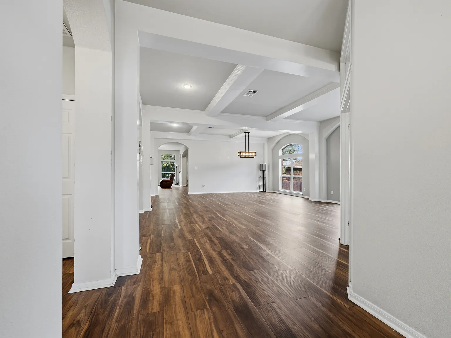 4 bed, 3700 sqft, $3,550 — Photo 2