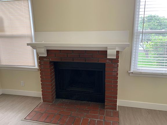 3rd image of 6645 Blewett Ave