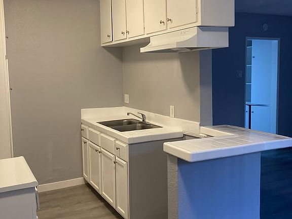 3rd image of 12633 S Figueroa St #6fc1d1bde