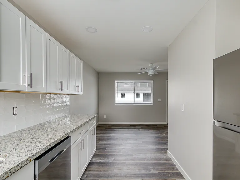 1648 W Colter St #6 — Photo 5