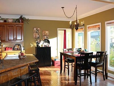 kitchen dinette area