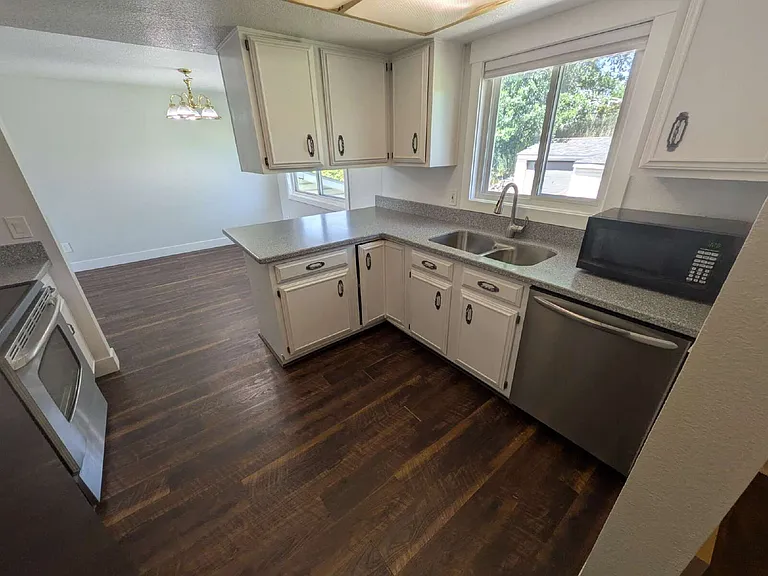 838 S Roberta St #1 — Photo 7