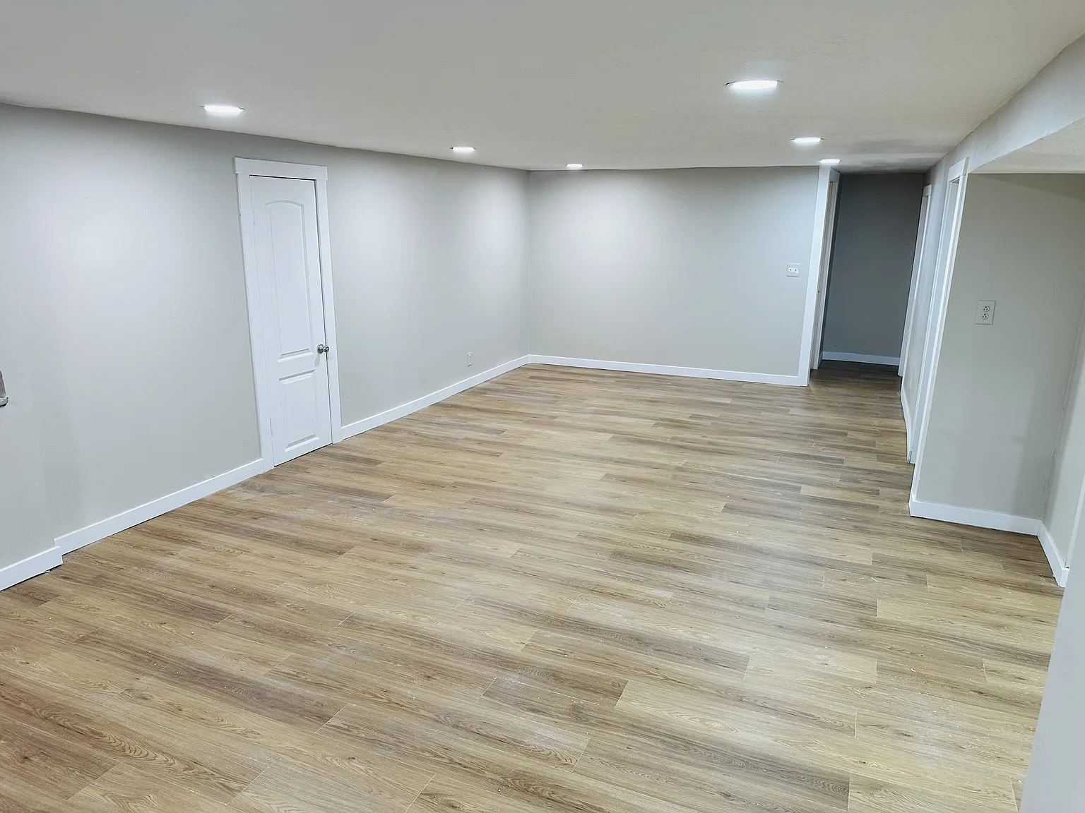 5 bed, 2150 sqft, $3,200 — Photo 4