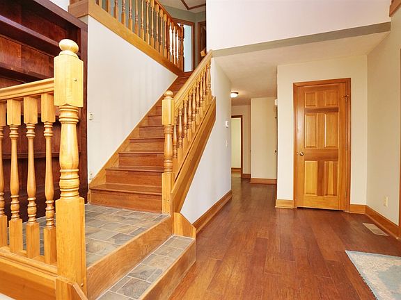 3rd image of 543 Brentwood Ct