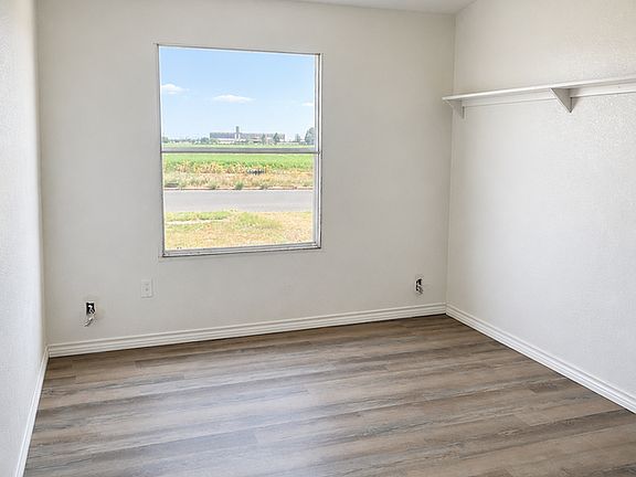 4th image of 3011 E Broadway