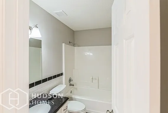 245 Lake Forest Dr — Photo 5