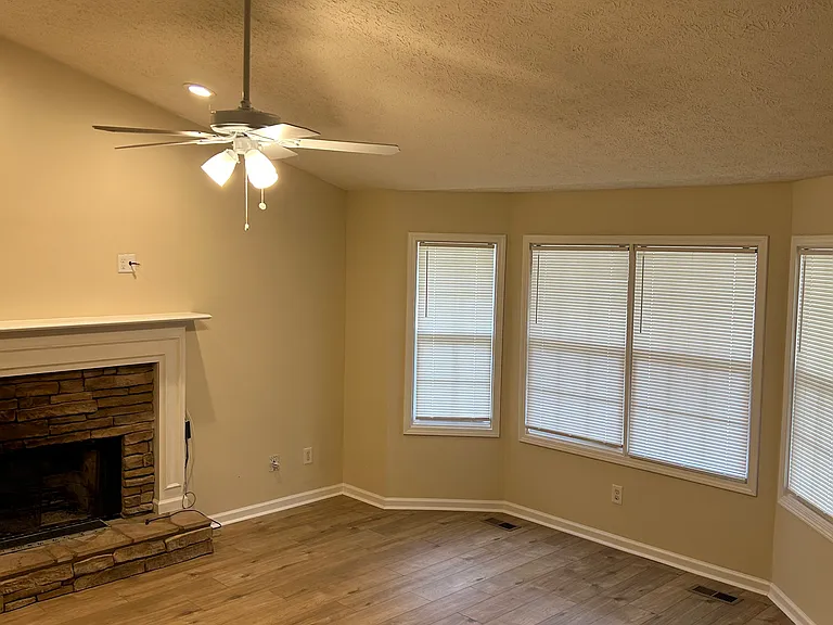 458 River Walk — Photo 3