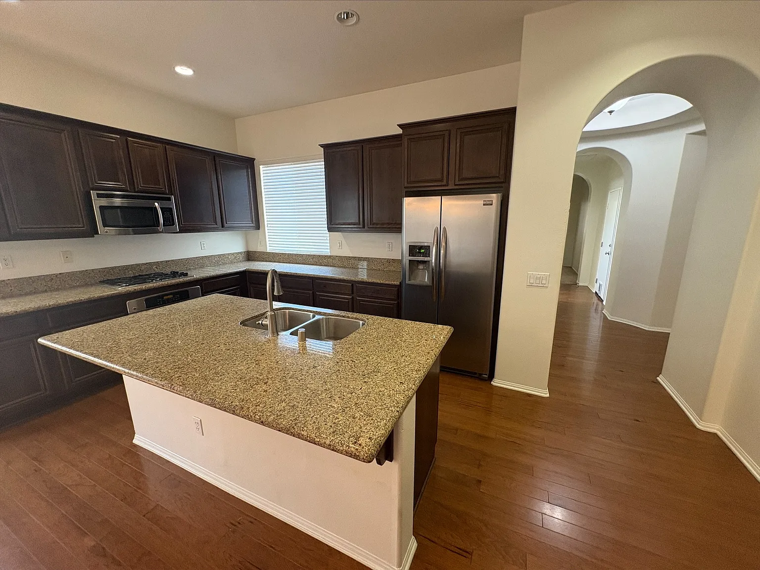 3 bed, 1755 sqft, $3,000 — Photo 3