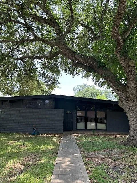 3 bed, 2.0 bath, 1904 sqft, $1,650 — Photo 2