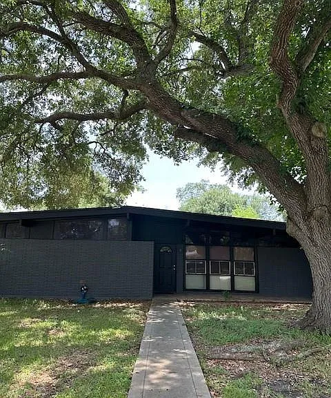 3900 Aggie Dr — Photo 2