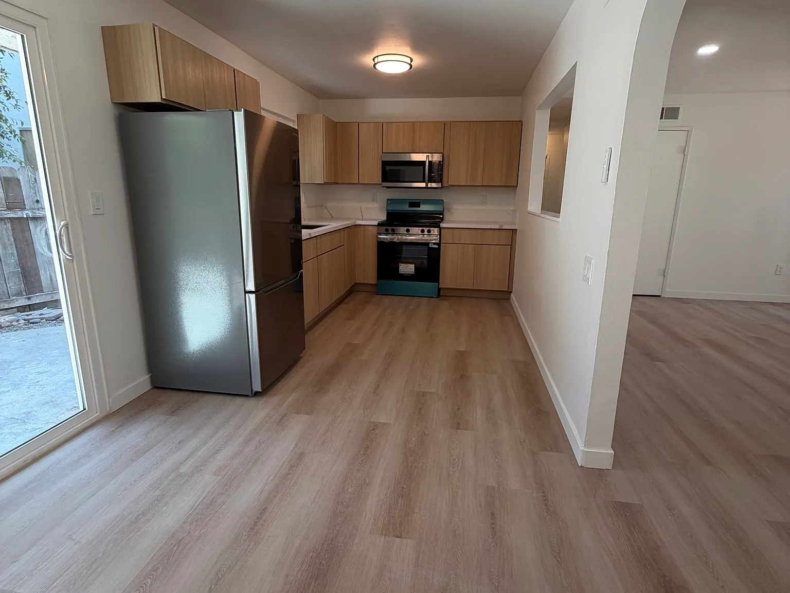 3 bed, 1355 sqft, $3,695 — Photo 2