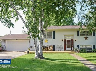 607 Easy St, Sycamore, IL 60178