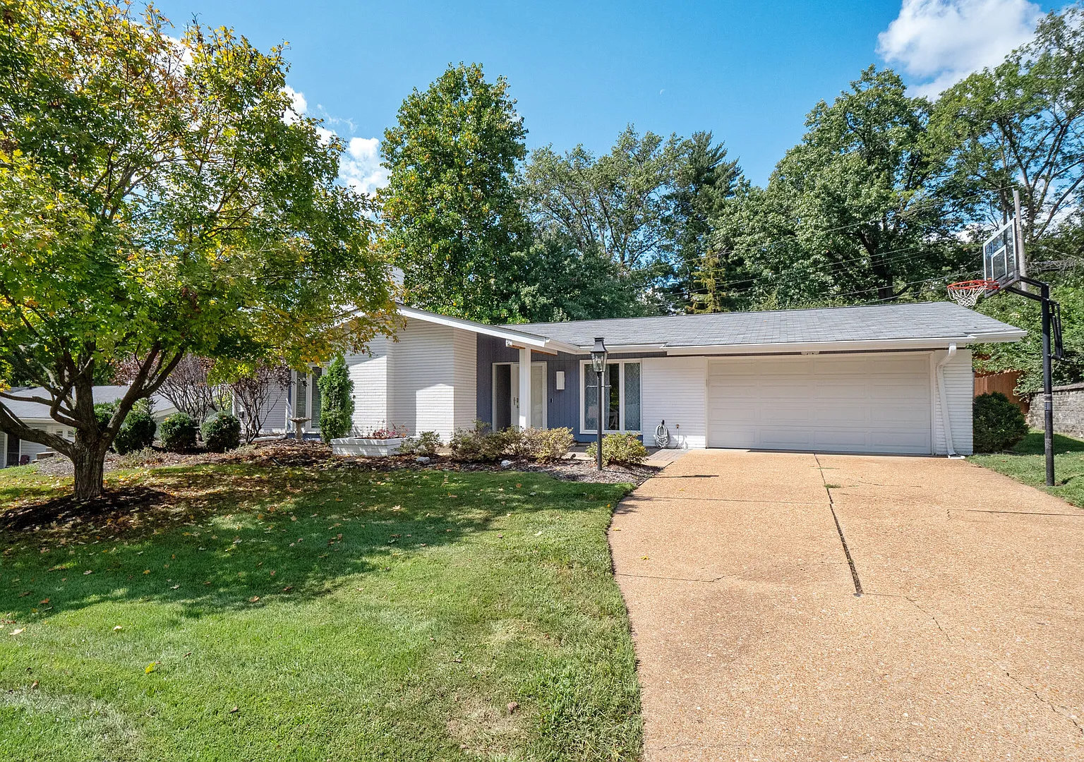 Single Family Home in St. Louis, MO — Photo 1