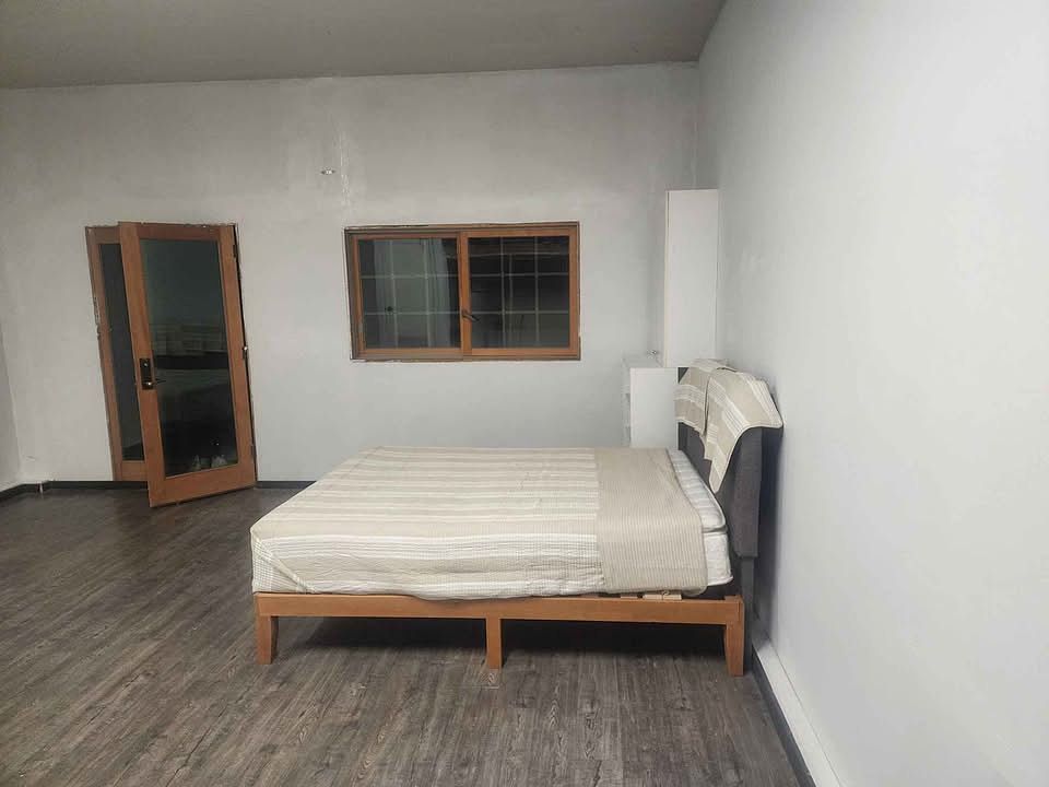1st image of 1885 Lacy Ln #4