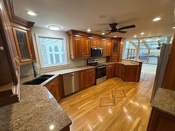 2nd image of 10 Crestwood Rd