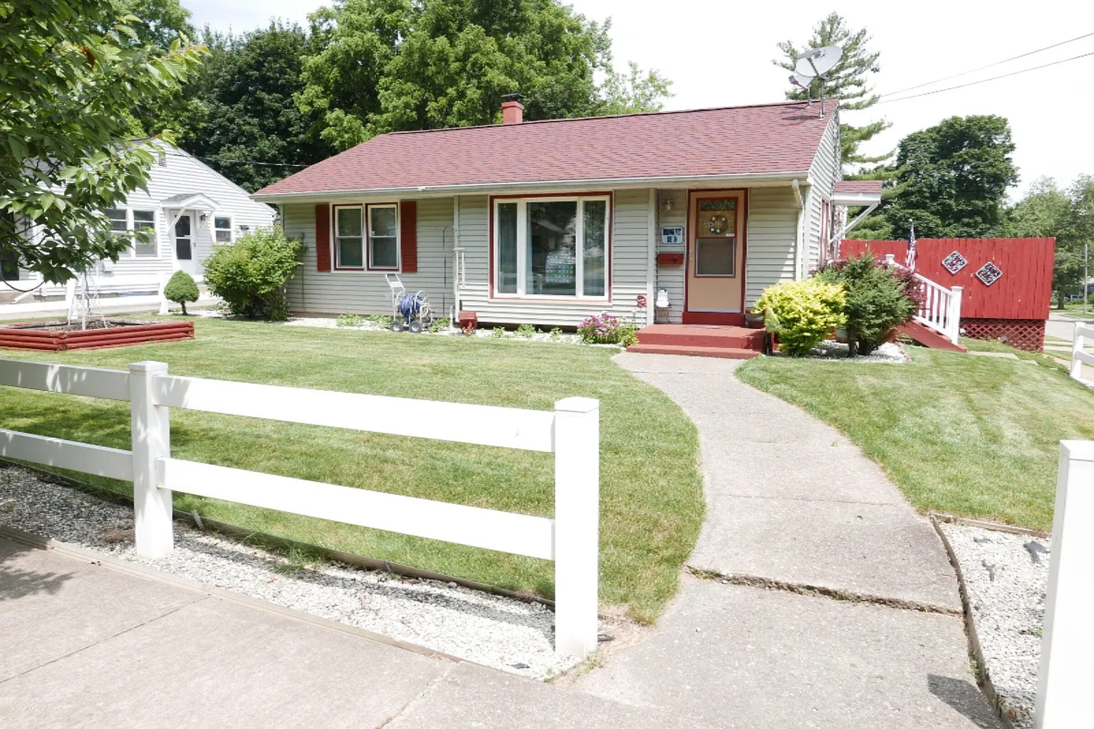1819 Homecrest Ave photo 1