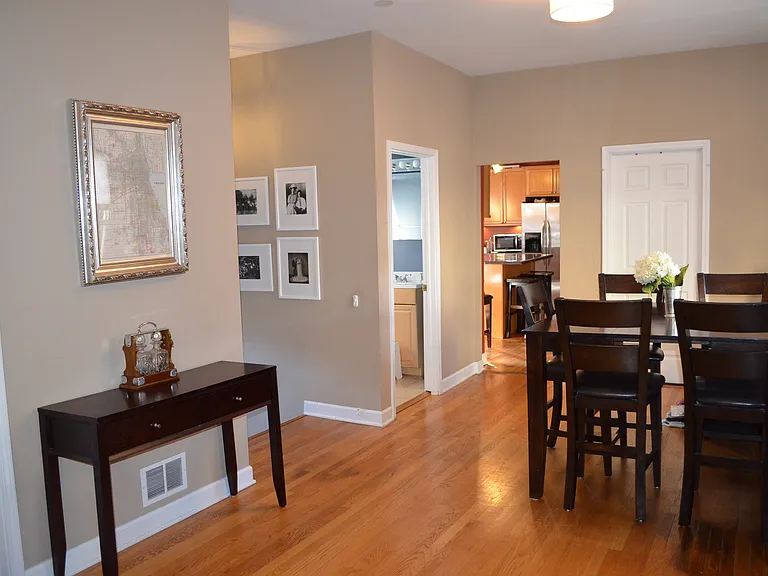1820 N Marshfield Ave — Photo 6