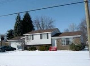 38 Edgelake Dr, Waterford, MI 48327
