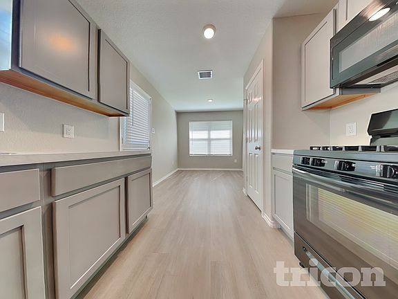 4th image of 17552 Rosewood Manor Ln