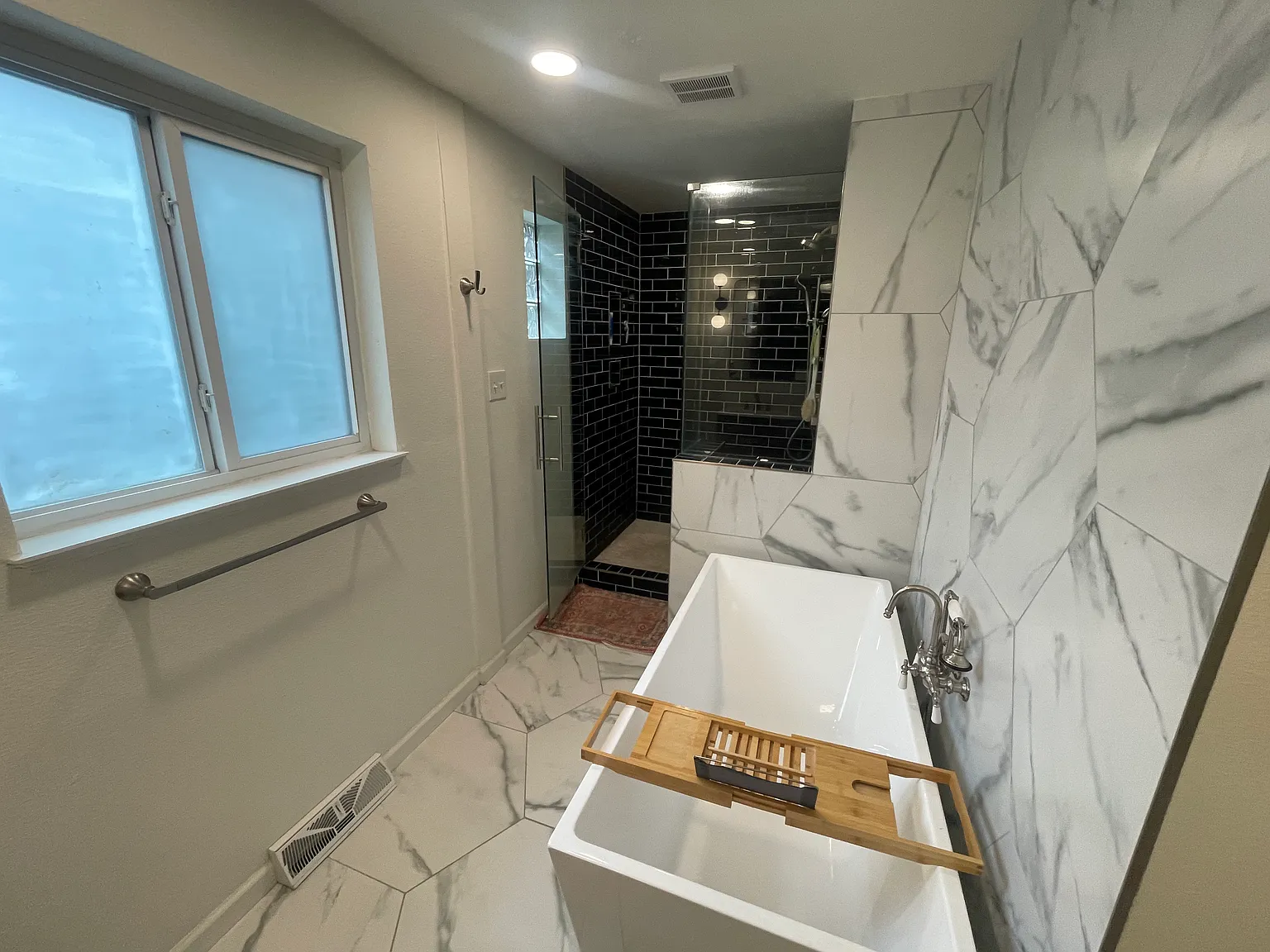 4 bed, 2.5 bath, 2754 sqft, $4,000 — Photo 2