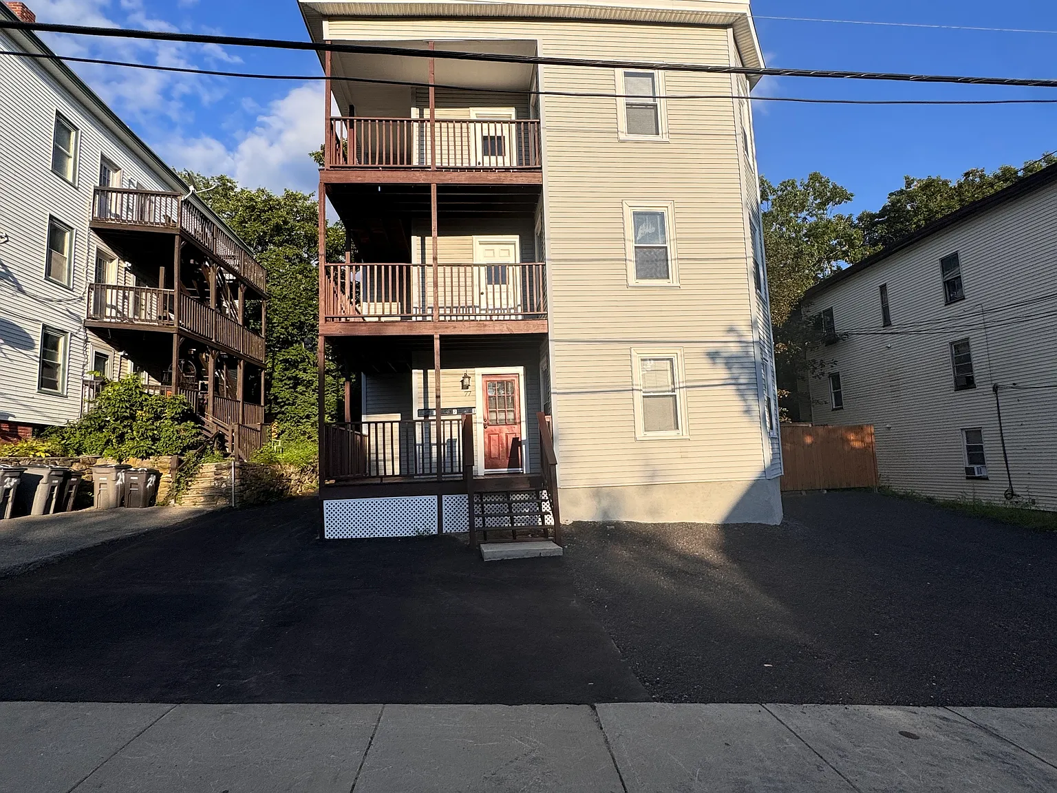 3 bed, 1400 sqft, $2,300 — Photo 2