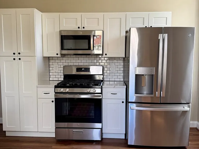 415 Considine Ave — Photo 2
