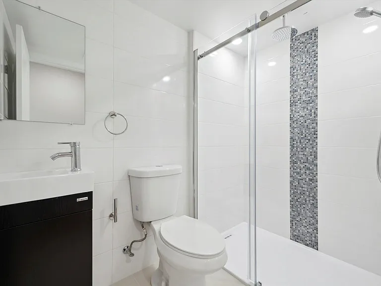 1515 W Stiles St #22 — Photo 13