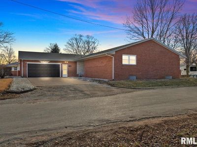 1136 Henkle Dr, Pawnee, IL, 62558