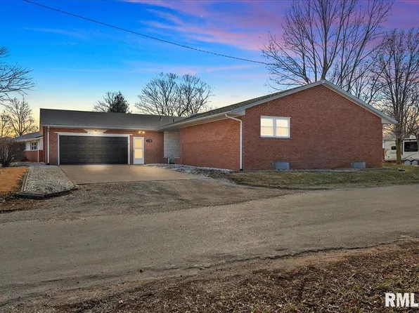 1136 Henkle Dr, Pawnee, IL 62558