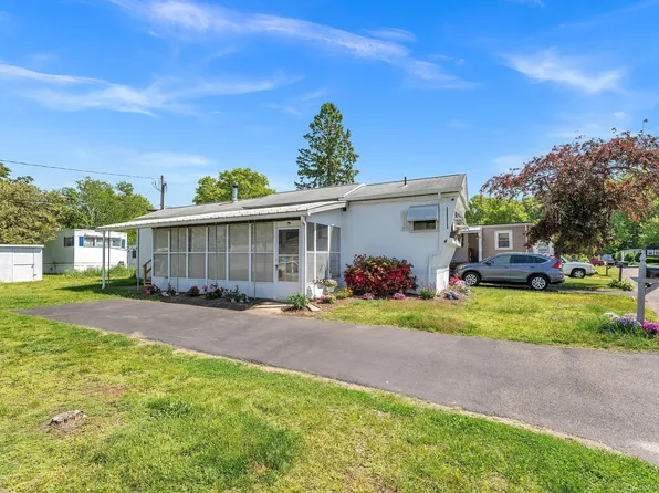 12 Narragansett Road, East Hartford, CT 06118