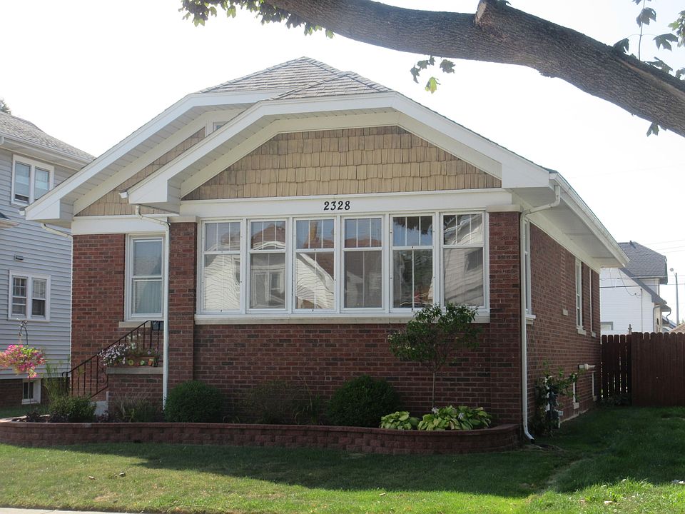 2nd image of 2328 Saint Clair St