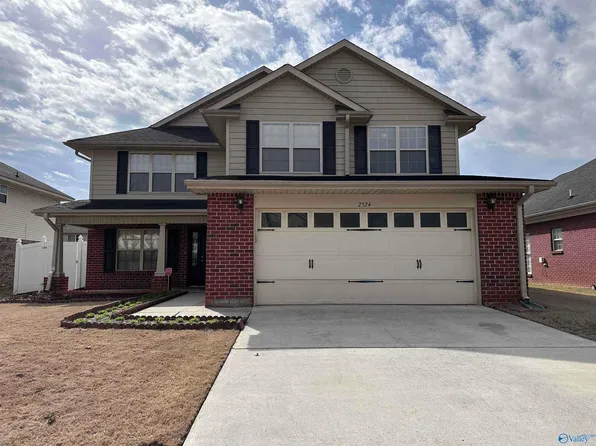 2524 Oak Place Dr SE, Huntsville, AL 35803