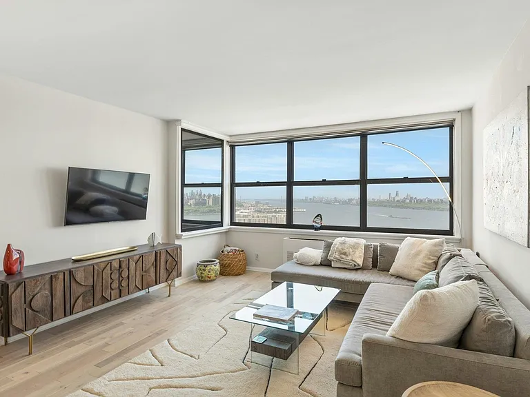 7004 Boulevard East #31D — Photo 1