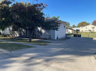 829 E 9th St S #3, Newton, IA 50208
