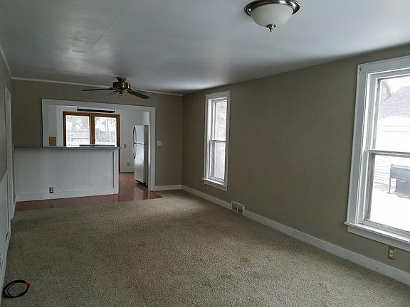 5th image of 312 8th St SE