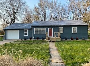 318 W 3rd St, Onaga, KS 66521