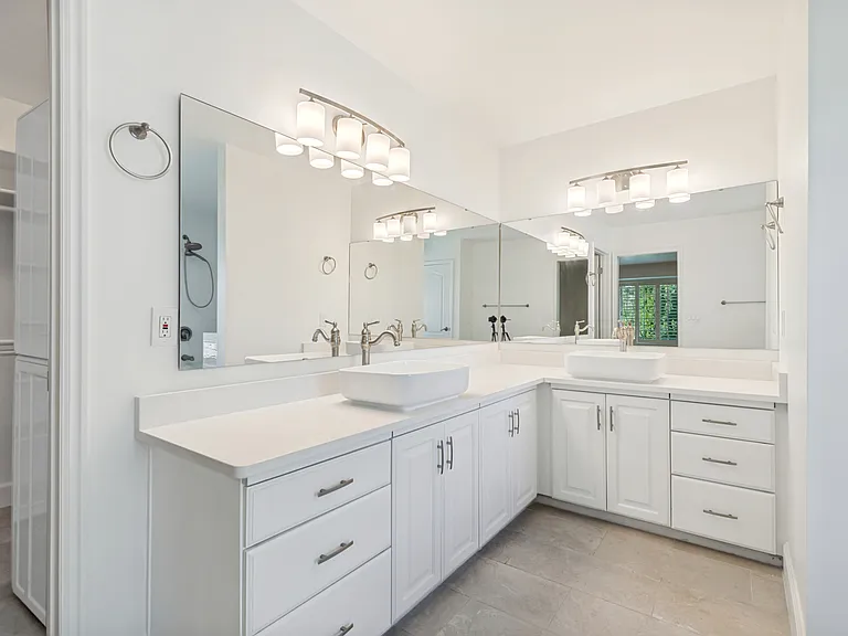 1241 Cambridge Ct — Photo 10