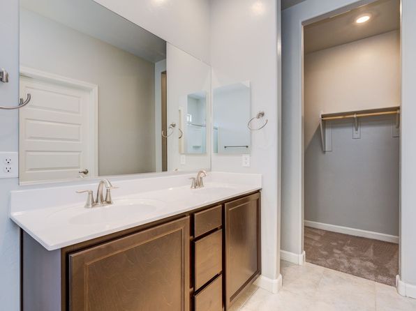 1040 W Still Glen Trl