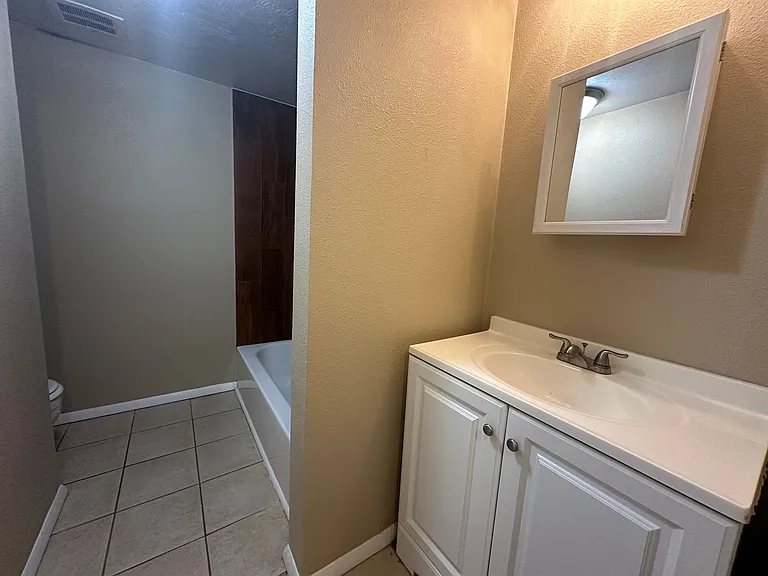 6004 Nw Expy — Photo 25