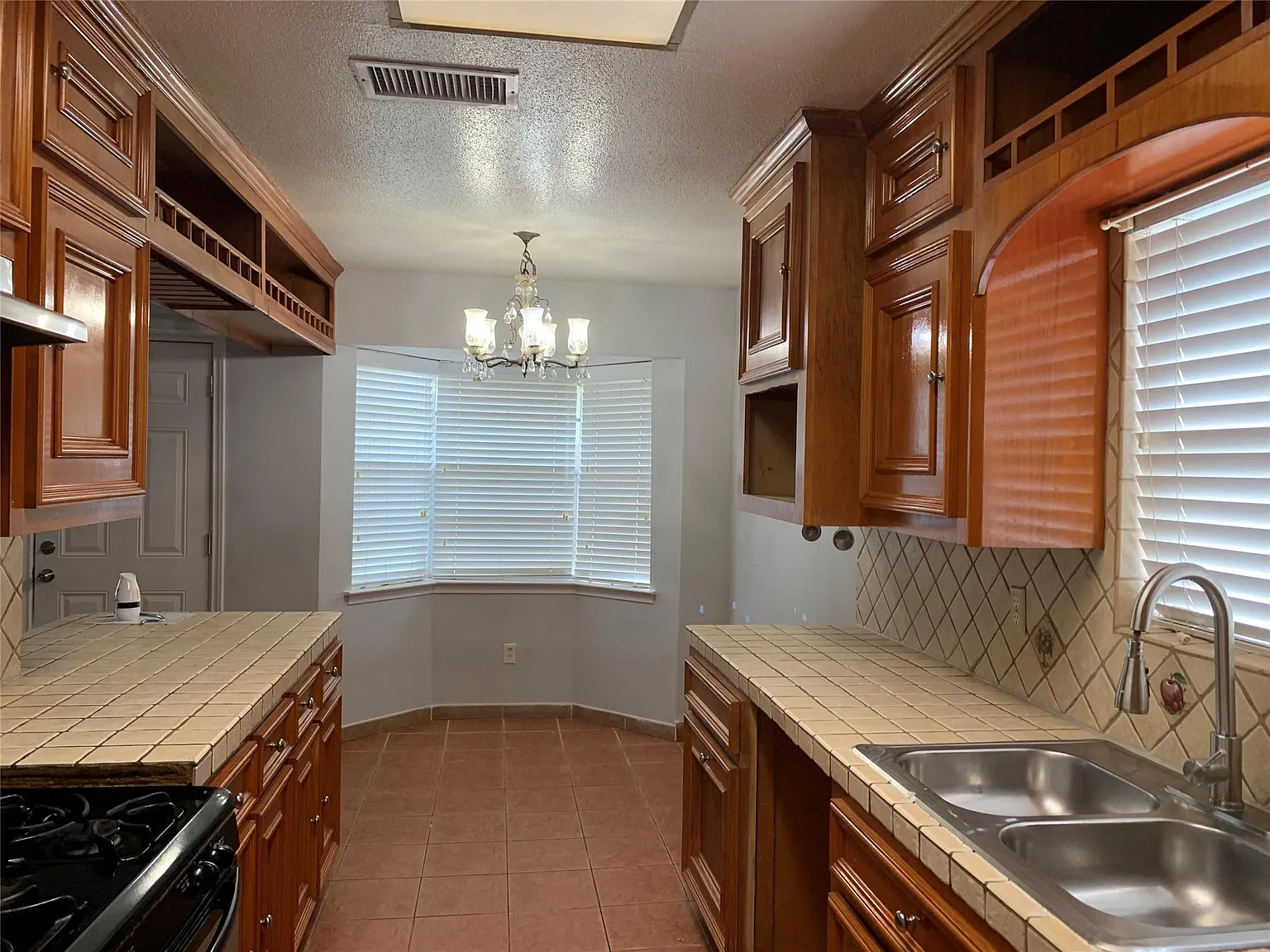 3 bed, 2.0 bath, 1432 sqft, $1,650 — Photo 4