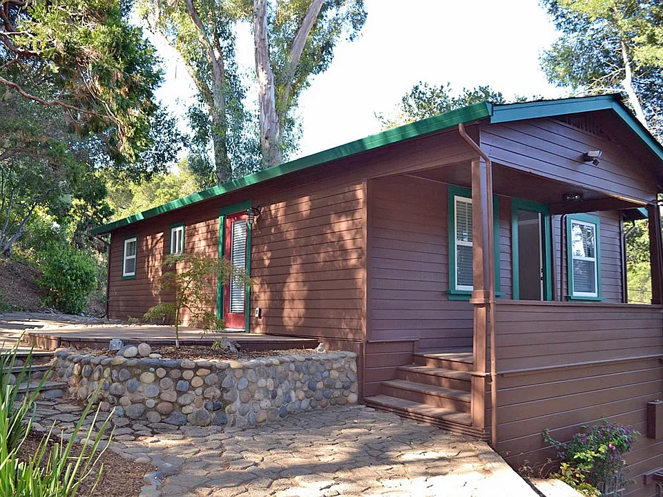 15900B Matilija Dr