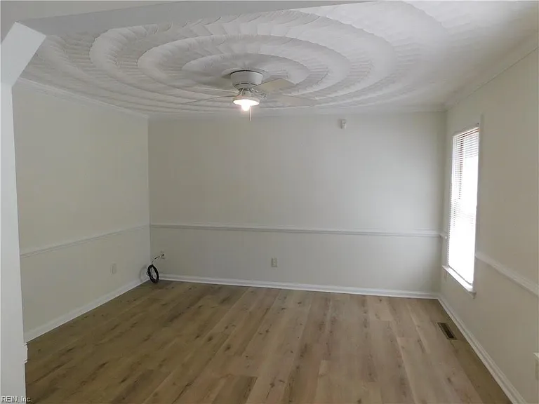 1129 Crystalwood Cir — Photo 3
