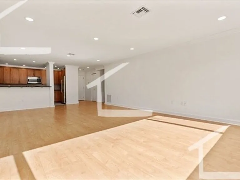 179 Oak St #L6 — Photo 3
